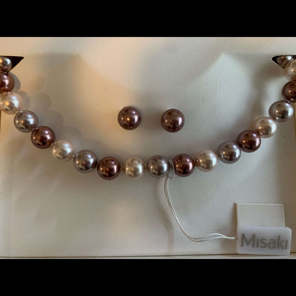 Misaki Babydoll Pearl Strand and Earring Stud set